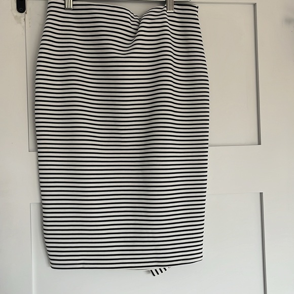 Zara skirt - Picture 2 of 3